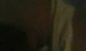 Djevojka daddy porno movies na seksu, zamračena s momkom s kamerom