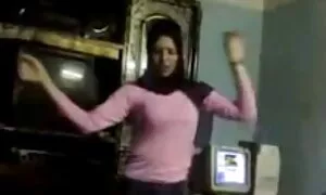Beba pleše erotski mature solo porn movies ples za svog dečka