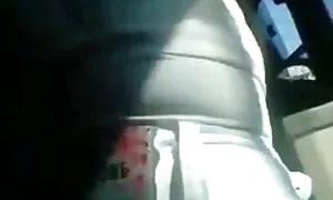 Dvoje podređenih jebalo je poslovnu ženu Ritu film pornó Daniels