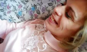 Taylor Sands ga veseli porno movid svojim ustima