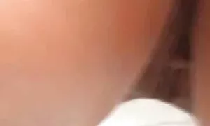 Cutie Melissa May napravila je puhanje i rastvarala noge pod momkovim striptease porn tube penisom
