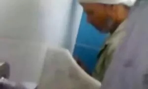 Počeo movies mom porno je razgovarati s momkom i prepustila mu se