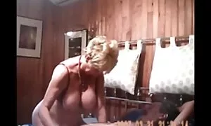 Baby Lara Page ostala je sama porrno tub kod kuće