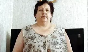 Napadač je razoružao dijete porn alien crvenom haljinom