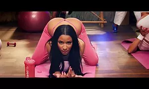 Seksi standing up porno djevojka Subil Arch udarala se gravitacijom